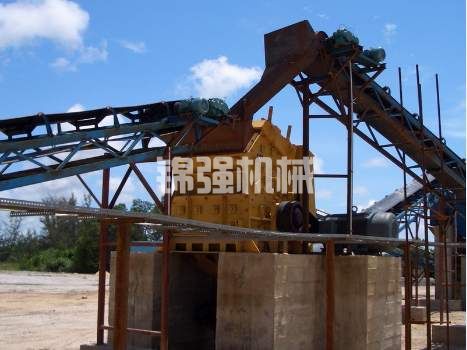 石子破碎機(jī)整套設(shè)備價(jià)格多少錢(qián)?石頭破碎機(jī)設(shè)備有哪些?(圖6) 石子破碎機(jī)整套設(shè)備價(jià)格多少錢(qián)?石頭破碎機(jī)設(shè)備有哪些?(圖6)