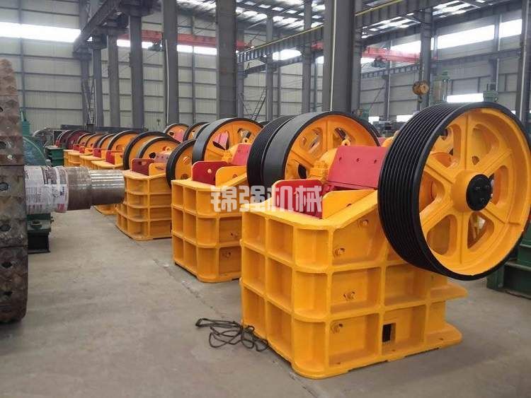 鐵礦石破碎機(jī)的原理特點(diǎn)及產(chǎn)品分類(lèi)介紹(圖1) 鐵礦石破碎機(jī)的原理特點(diǎn)及產(chǎn)品分類(lèi)介紹(圖1)